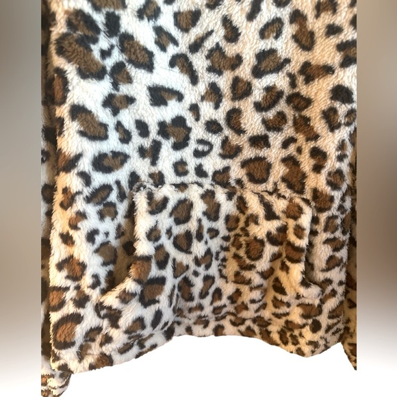 HYFVE Leopard Sherpa Pullover Size Large Hoodie Cream Brown Kangaroo Pocket - Picture 4 of 13
